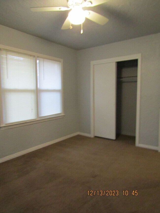 Building Photo - Close to shopping, Comanche hospital and Cameron University