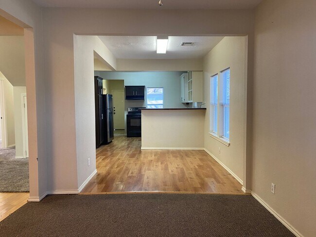 Building Photo - 3 BEDROOM, NEAR SCOTT AND WHITE