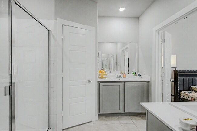 Building Photo - Experience Princeton Lifestyle