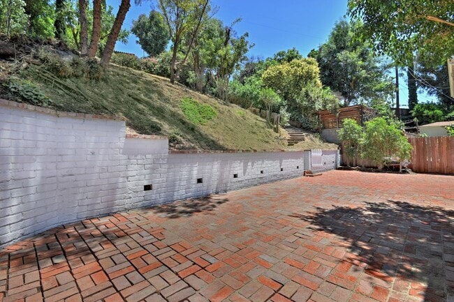 Building Photo - 11657 Sunshine Terrace