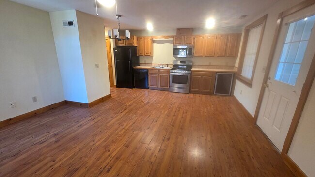 Primary Photo - 9 Roberts Rd