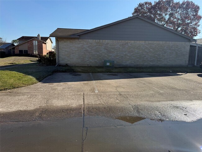 Building Photo - 6573 S Briar Bayou Dr