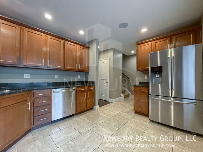 Building Photo - 147 Banksville Pl