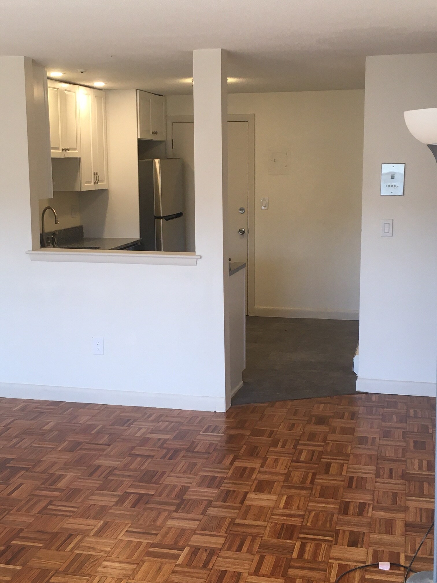 Building Photo - 881 Main St