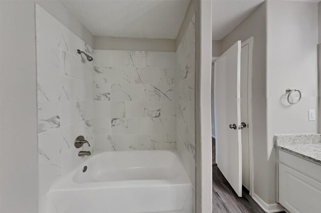 Building Photo - 19415 Juniper Vale Cir