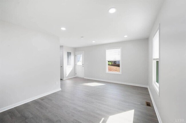 Building Photo - 2410 Poplar St