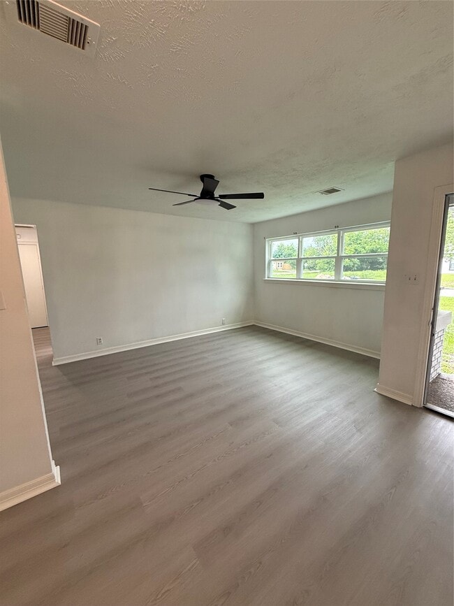 Building Photo - 10205 Sierra Dr