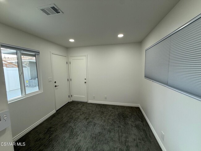 Building Photo - 102 W Alta Green