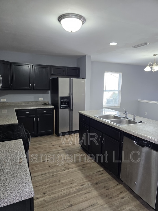 Building Photo - 912 Sherman St