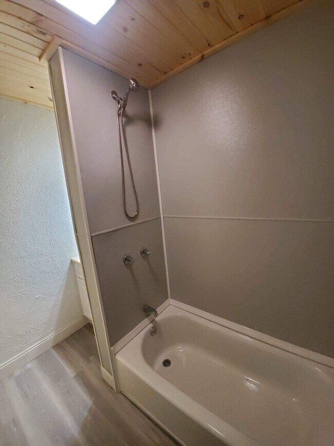 Building Photo - 274 W Dickson Ave