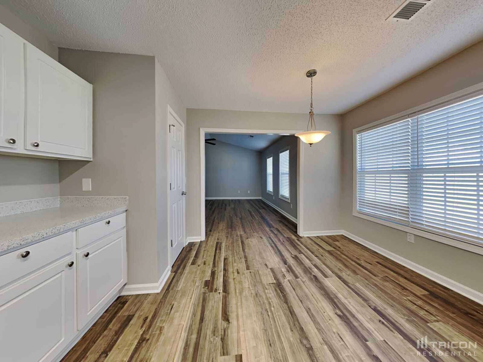 Building Photo - 455 Hunters Crossing Dr