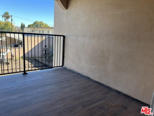 Building Photo - 334 Stepney St