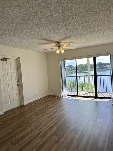 Building Photo - 1004 Green Pine Blvd