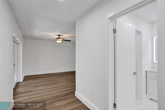Building Photo - 161 SW 75th Ave