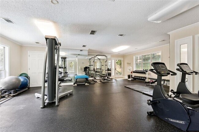 Building Photo - 6808 Glenridge Dr