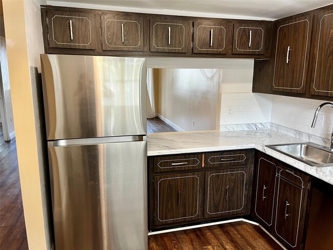 Building Photo - 8351 Sands Point Blvd