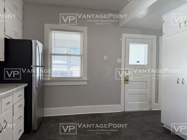 Building Photo - 722 Bond St