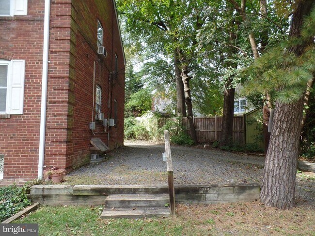 Building Photo - 1400 N Kenilworth St