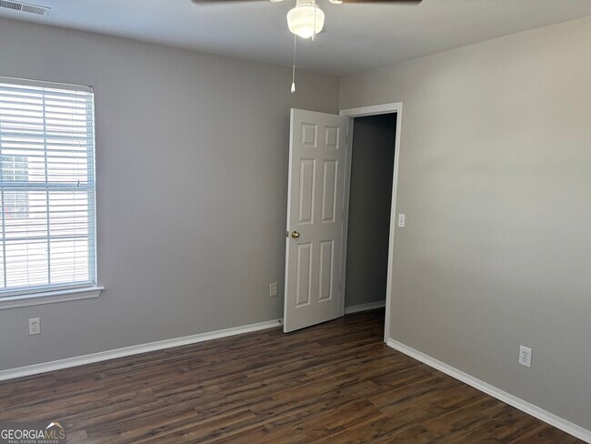 Building Photo - 119 Fairgreen St