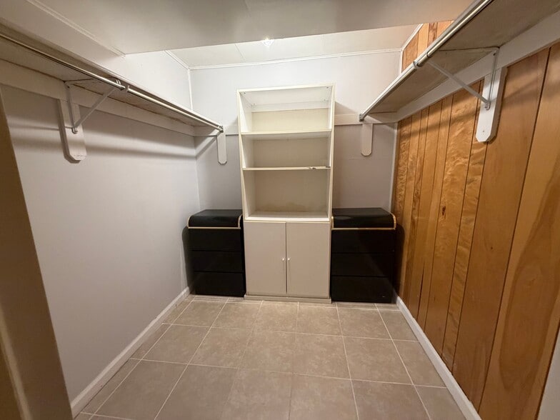 Building Photo - 6138 E 129 St