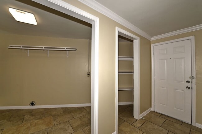 Building Photo - Stylish and Spacious 4-Bedroom Home PLUS C...