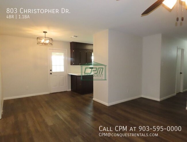 Building Photo - 803 Christopher St