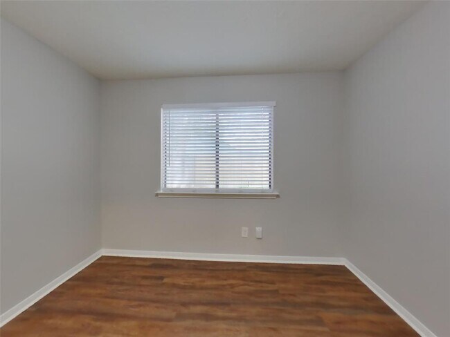 Building Photo - 13822 Cantwell Dr