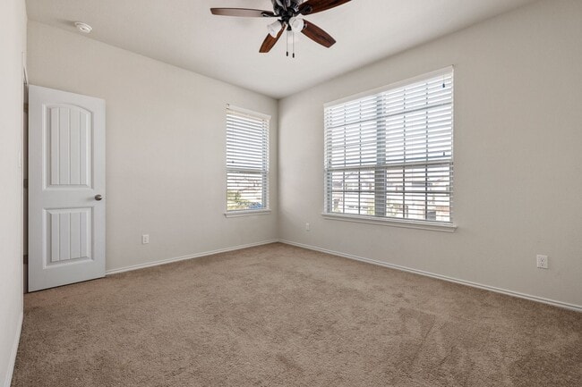 Building Photo - Spacious 3 Bed / 2.5 Bath in Prime Round Rock Location