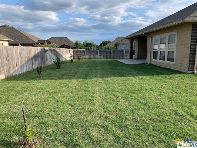 Building Photo - 515 Salt Lick Dr