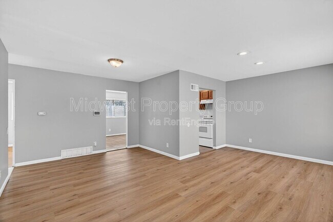 Building Photo - 2228 Duchess Dr