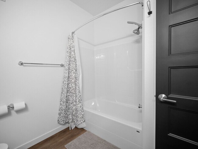 Building Photo - 4 bedroom Modern Home at Eagle Ridge Estates