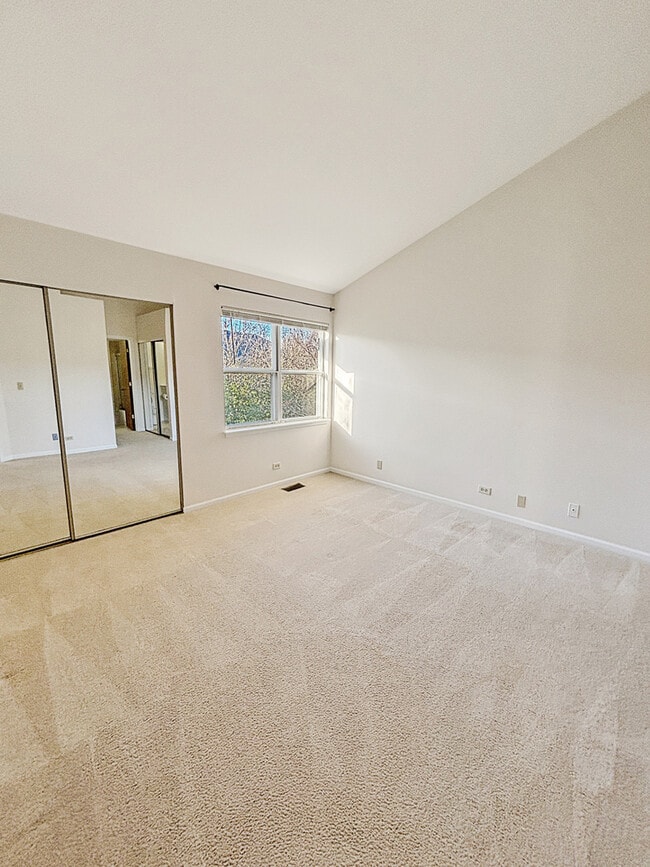 Building Photo - 404 W Hamilton Dr