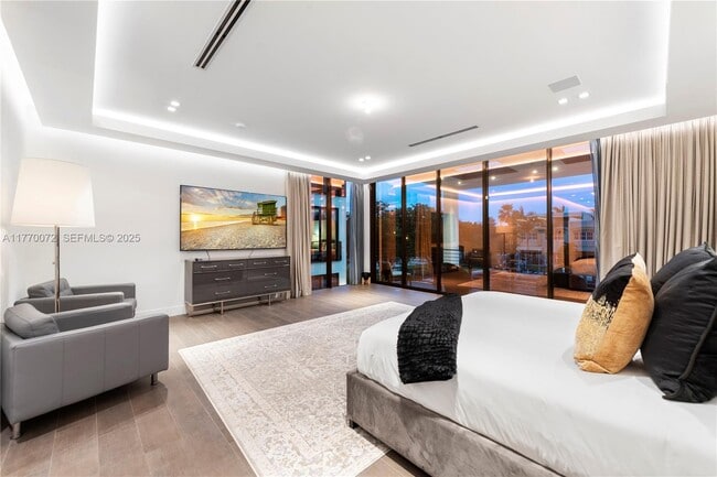 Building Photo - 1400 Bayview Dr