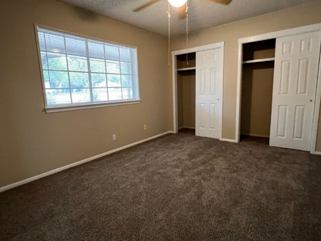 Building Photo - 10267 Mount Crosby Dr