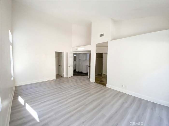 Building Photo - 3303 Deaver Dr