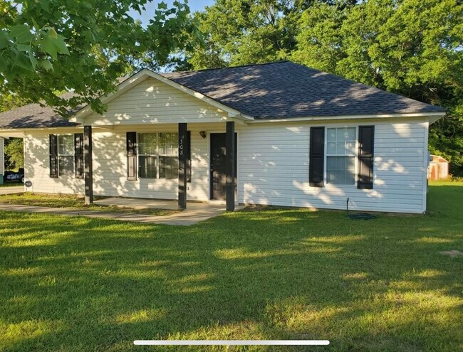 Primary Photo - 308 Woods Way