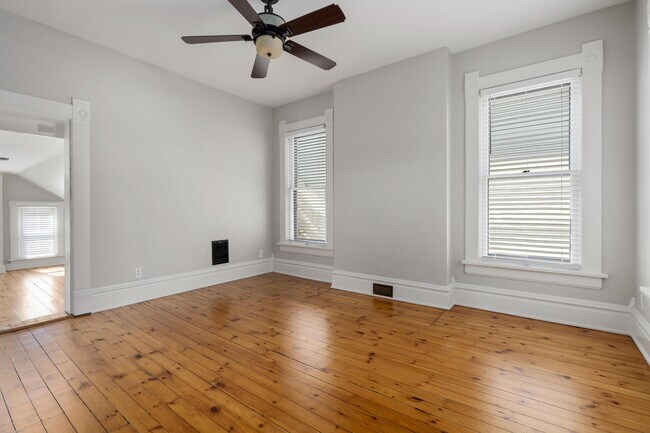 Building Photo - 281 Reinhard Ave