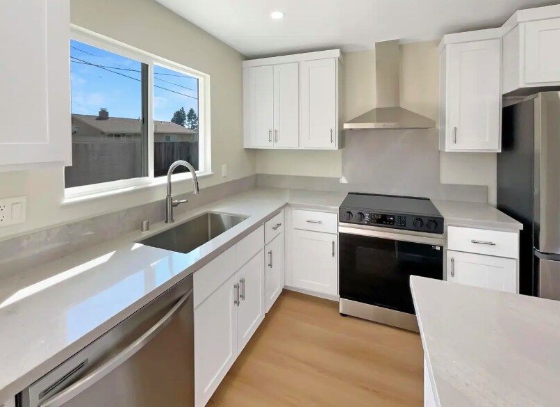 Building Photo - 4840 Piper St