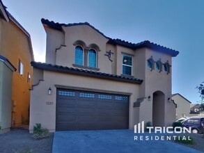 Building Photo - 1337 N Parkcrest