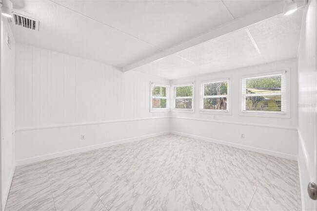 Building Photo - 1572 77th Ave N