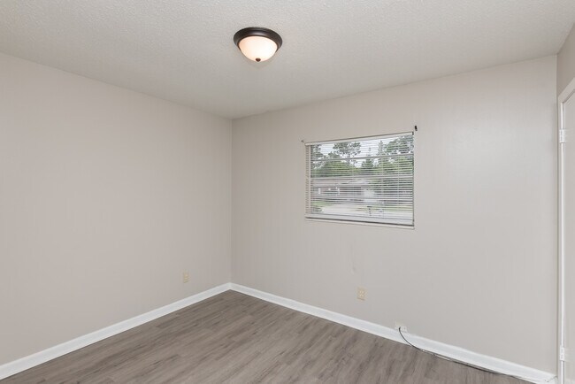Building Photo - 6404 Dunbar Rd