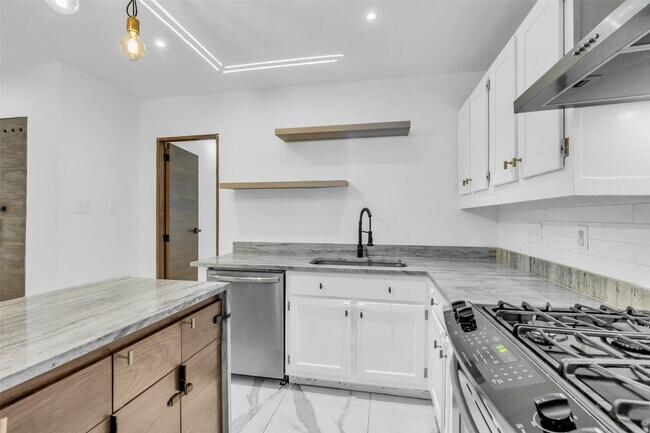 Building Photo - 41 Hickory Oak Dr
