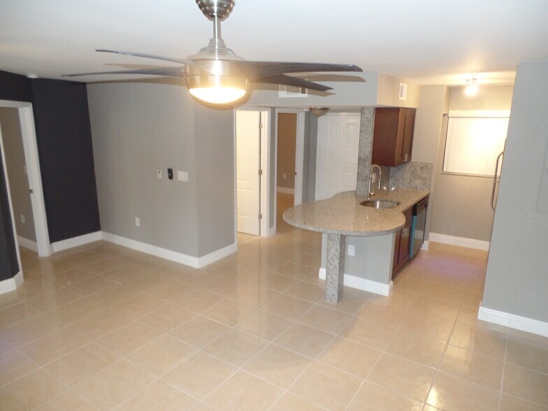 Building Photo - 2890 N Oakland Forest Dr