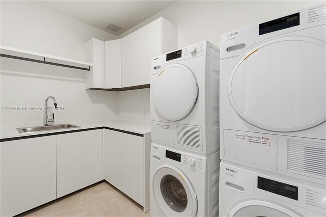 Building Photo - 5 Grove Isle Dr