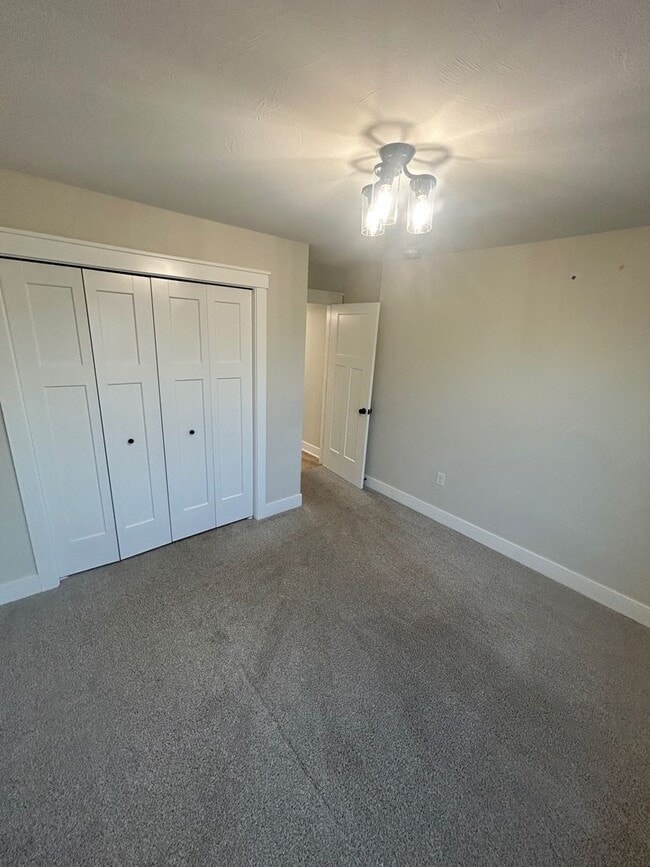 Building Photo - 3837 Delia Dr