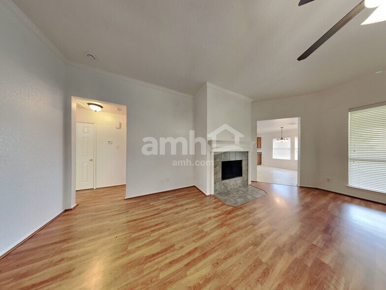 Building Photo - 733 Morgan Dr