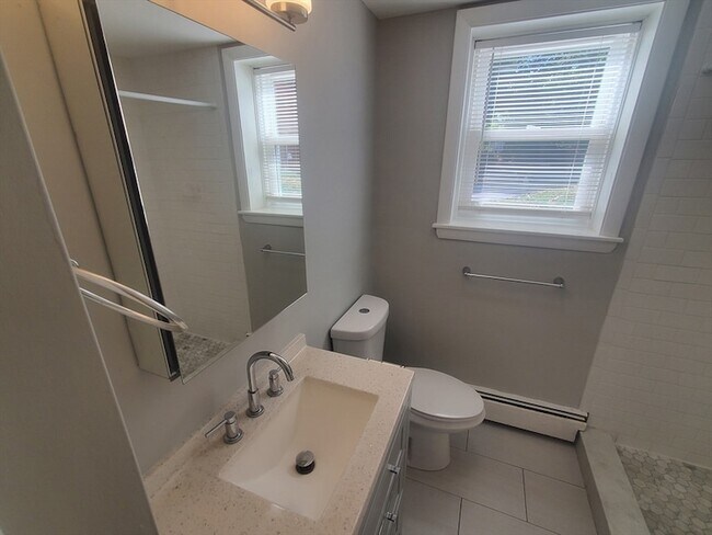 Building Photo - 433 B Sea St