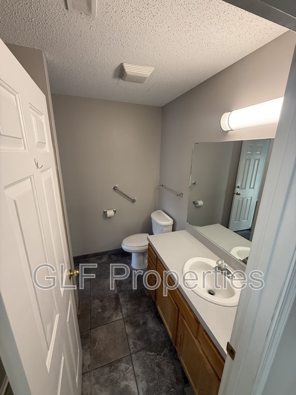 Building Photo - 1708 Prairie Ave