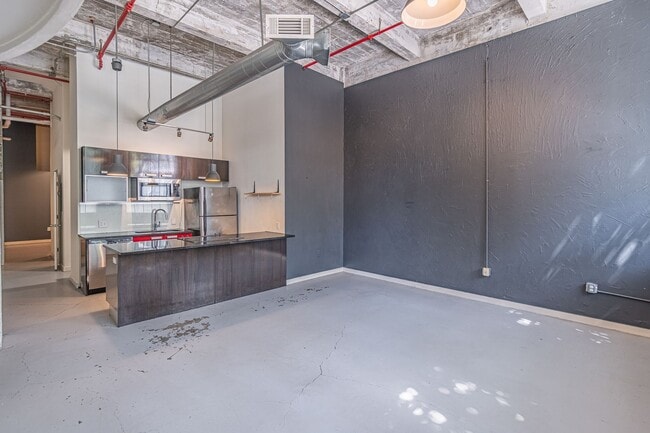 Building Photo - Authentic Loft Living w/ views of Ponce Ci...
