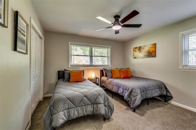 Building Photo - 3482 Scenic Dr